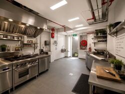 Sims Avenue (D14), Retail #557616801